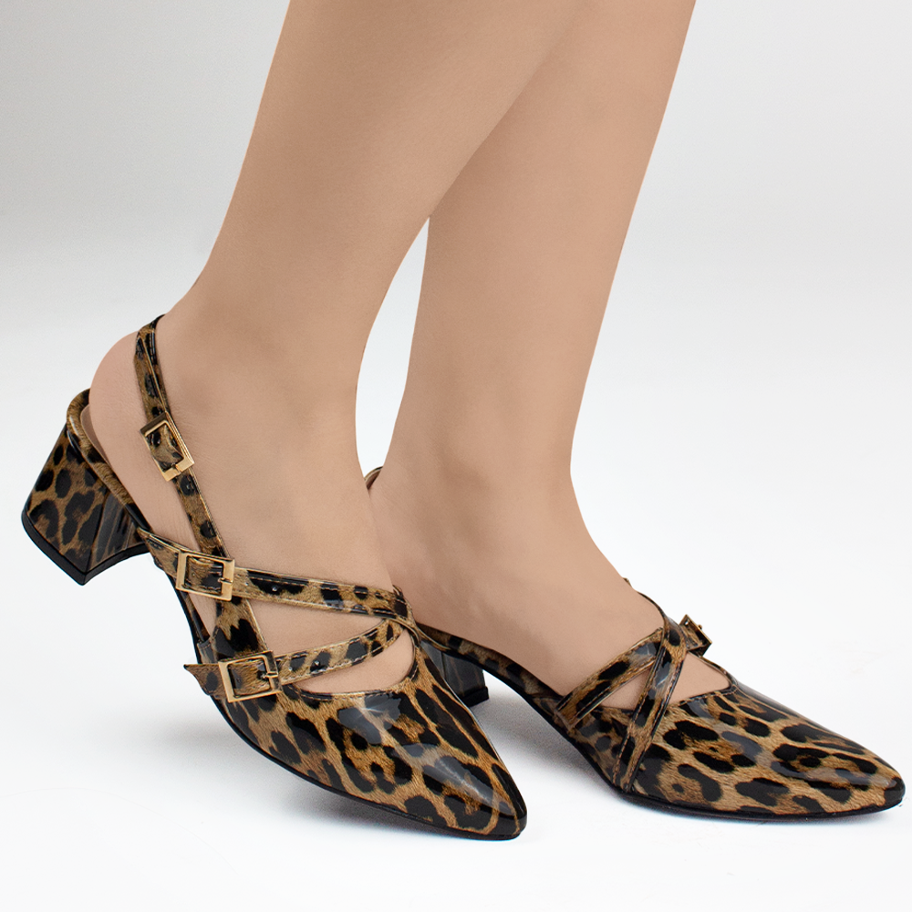 Zapatillas cafes con negro de punta fina con tiras cruzadas y tacón bajo de 6cm para mujer