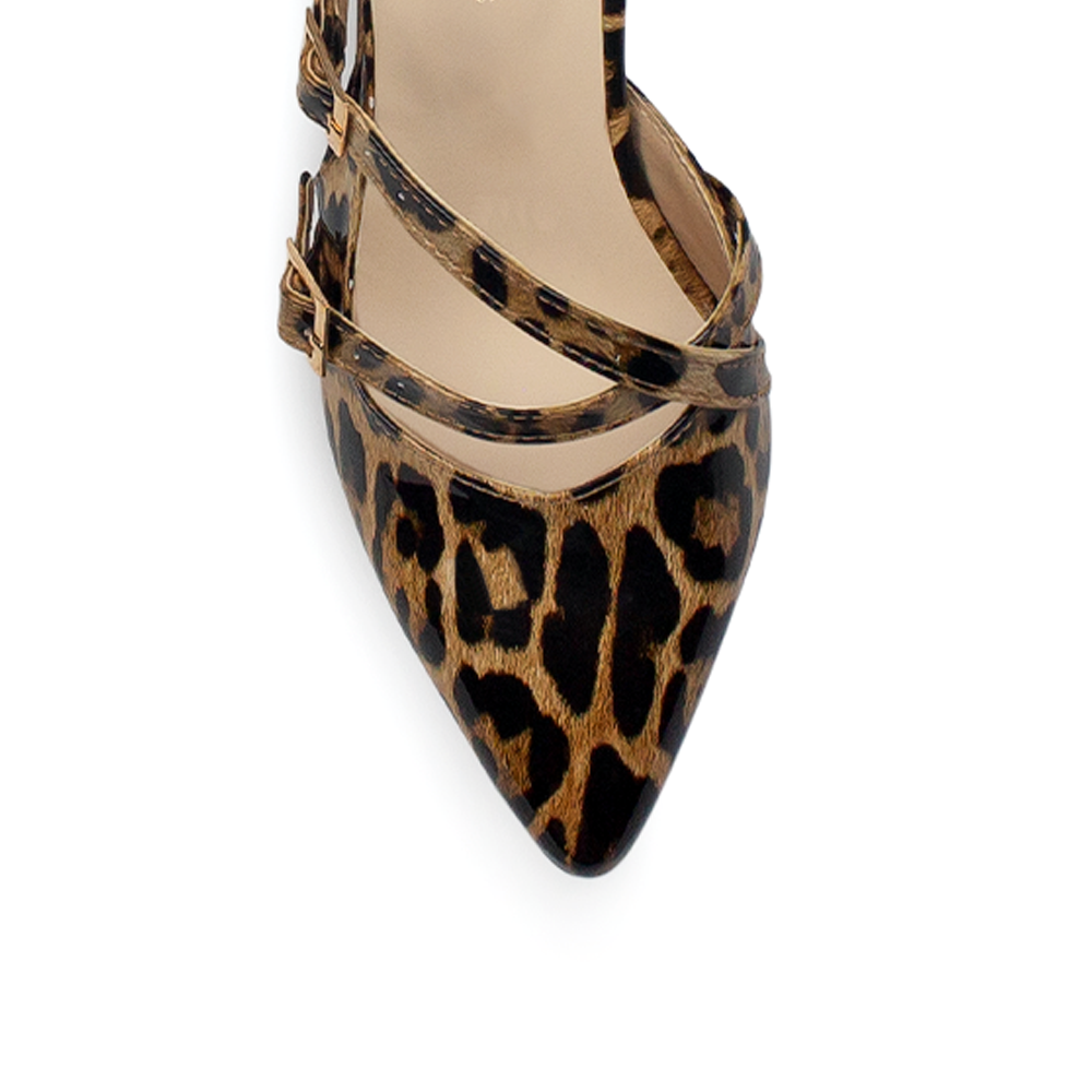 Vista de material charol en zapatilla para mujer puntal color cafe con negro