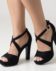 zapatillas negras con tiras cruzadas plataforma y tacon para mujer