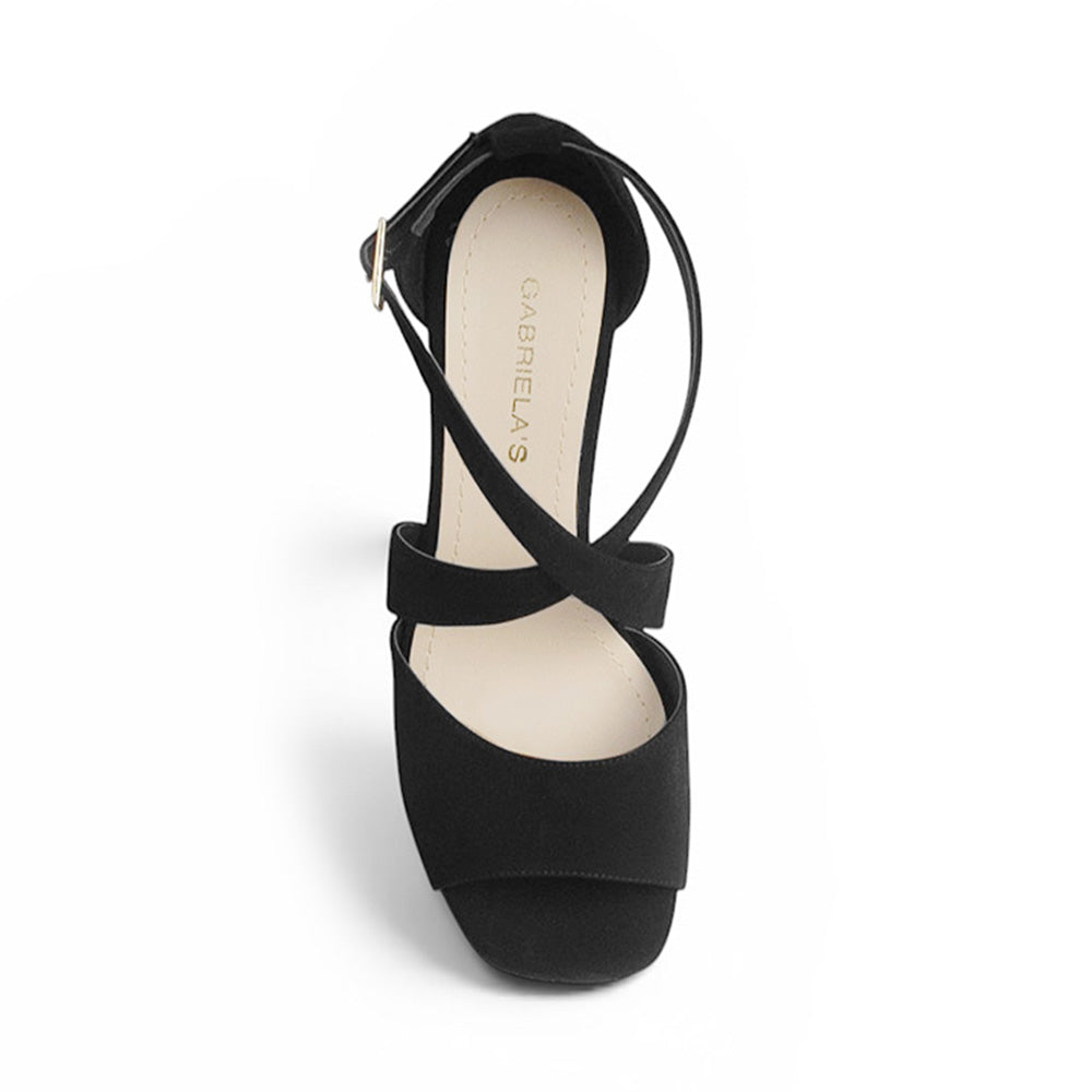 vista superior de zapatillas negras de tacon para mujer