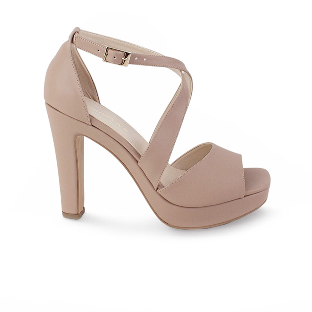 vista lateral de zapatillas maquillaje con tacon para mujer