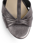 Vista del material sintetico de zapatilla para mujer gris