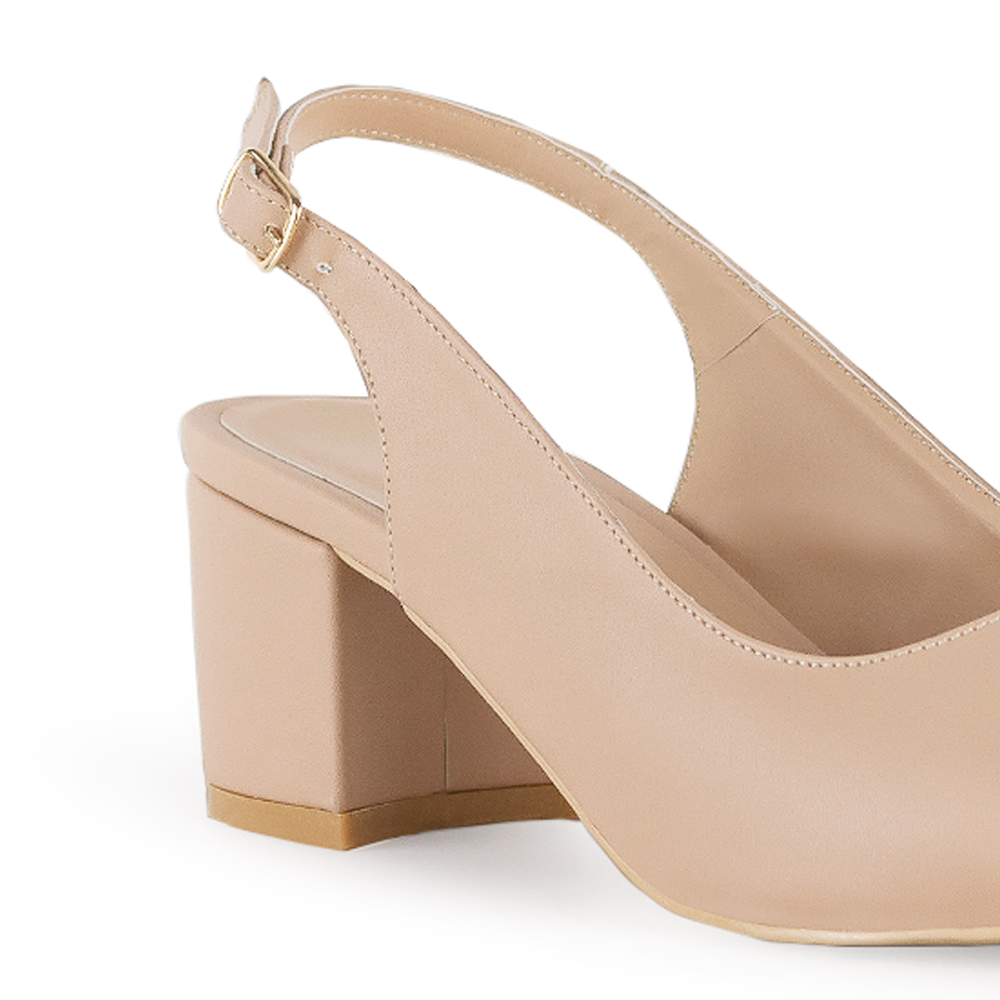 Vista a detalle de zapatilla para mujer destalonada en color maquillaje