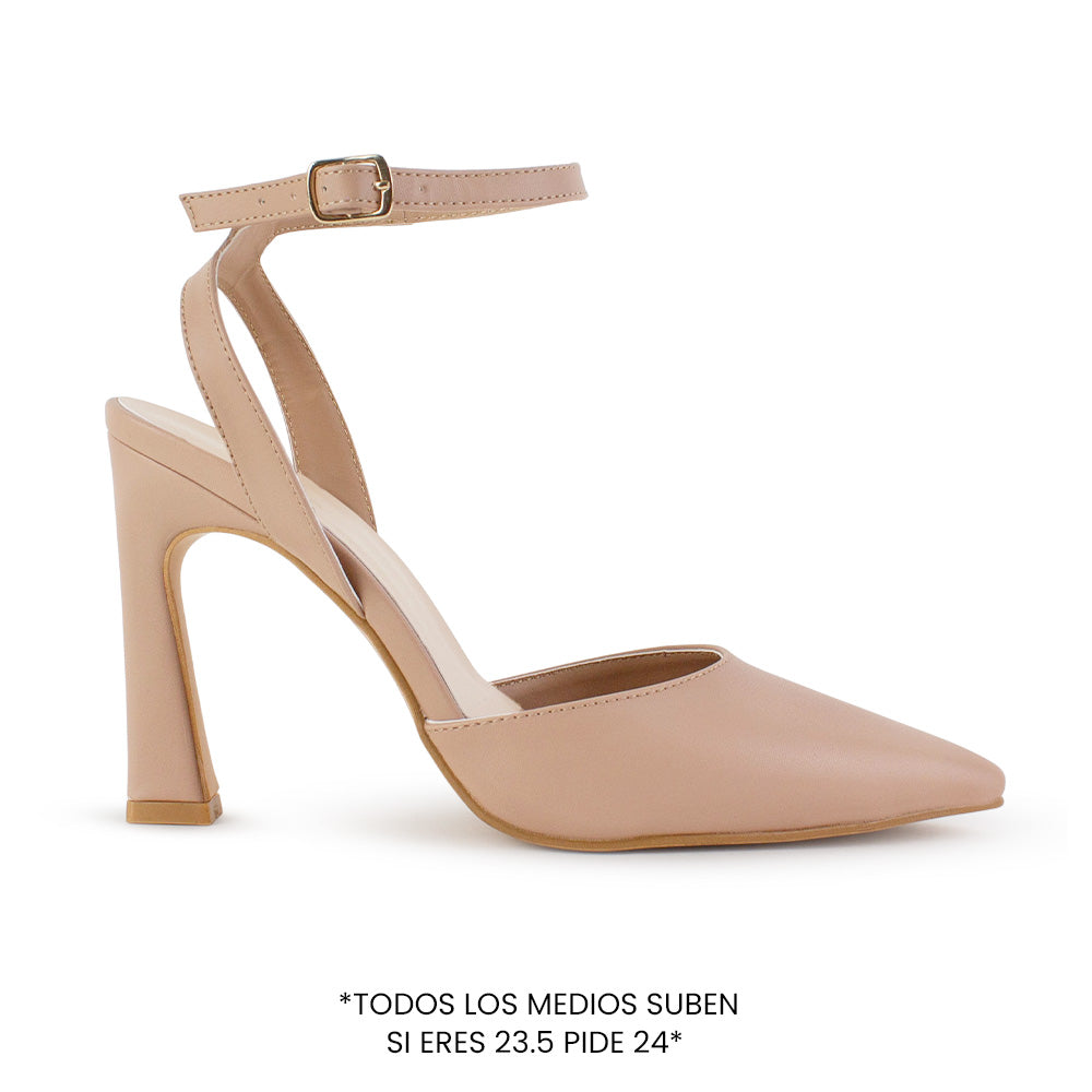Vista lateral de zapatilla maquillaje con pulsera y tacón medio de 10cm
