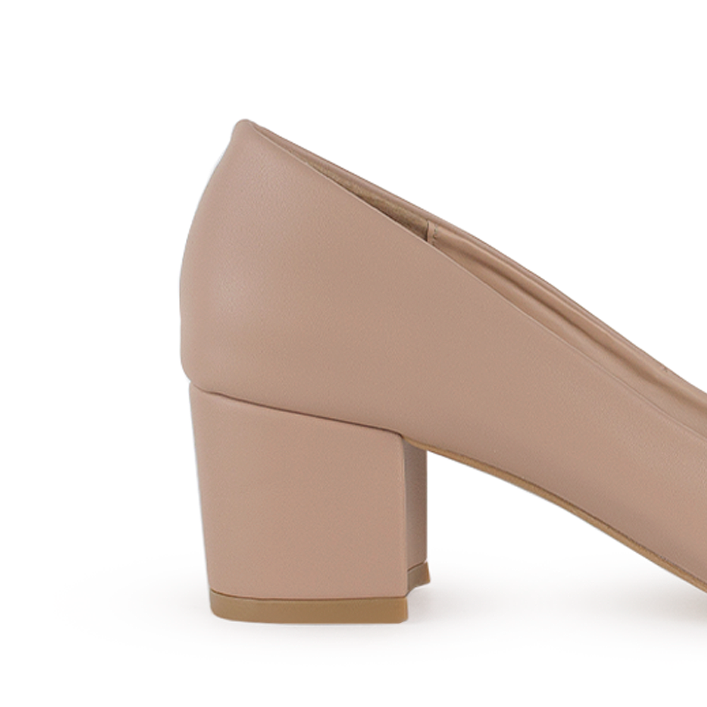 Vista trasera de tacón bajo de 5cm en zapatilla maquillaje para mujer