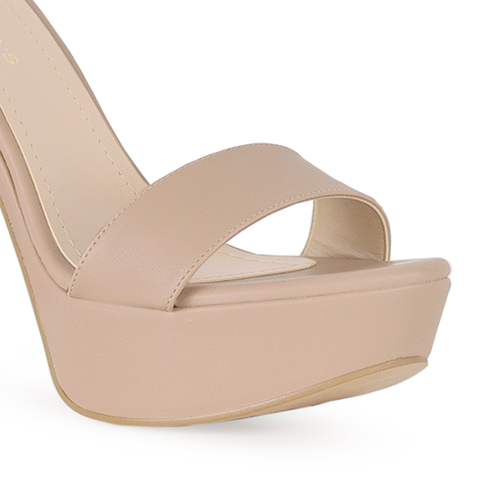 Vista de material cabra sintetico de zapatilla color maquillaje para mujer