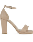 Vista lateral de zapatilla para mujer color maquillaje con pulsera