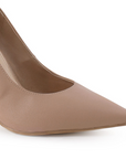 Vista a detalle de zapatilla puntal tipo stiletto para mujer maquillaje