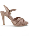 Vista lateral de zapatillas maquillaje para mujer con pulsera