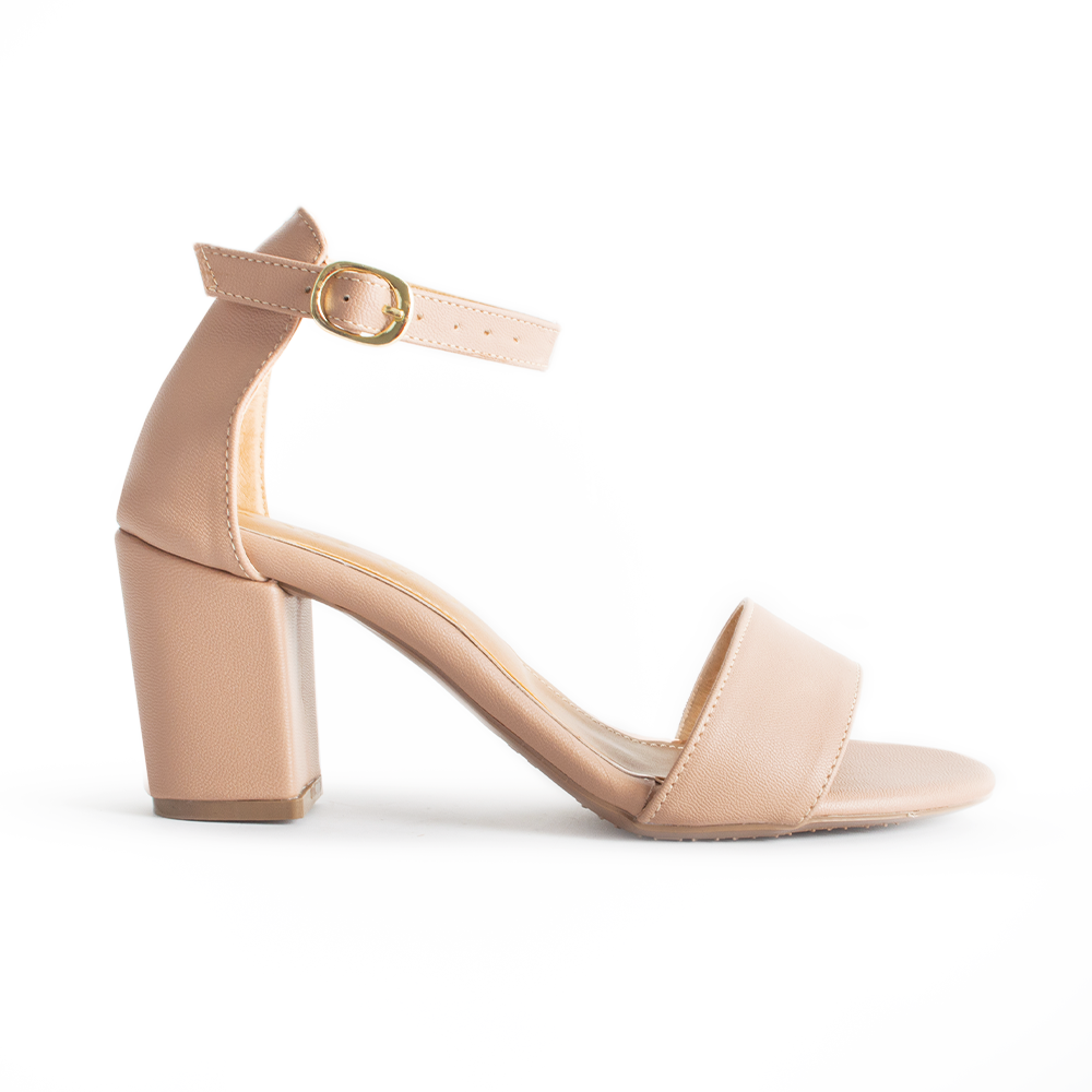 Vista lateral de zapatilla maquillaje para mujer con pulsera y tacón bajo