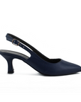 vista lateral de zapatillas azul marino con talón descubierto y tacón medio de 7cm