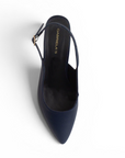 vista superior de zapatillas stiletto color azul marino para dama con talón descubierto 