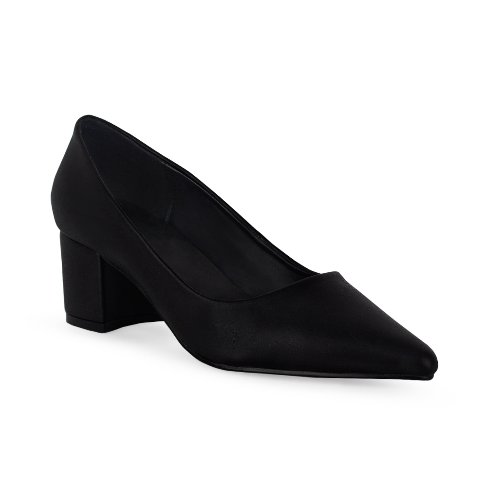 Vista diagonal de zapatilla negra para mujer tipo stiletto con tacón bajo de 5cm