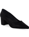 Vista diagonal de zapatilla negra para mujer tipo stiletto con tacón bajo de 5cm