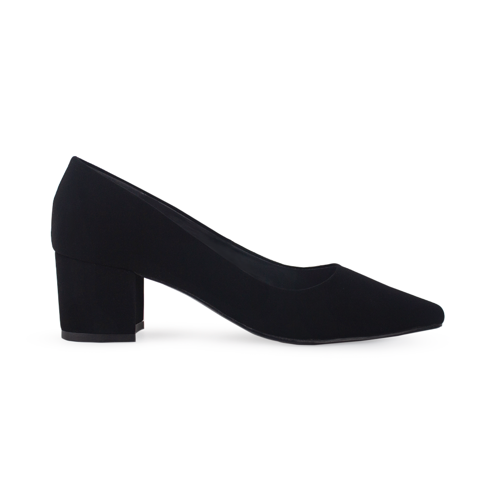 Vista lateral de zapatilla negra buck puntal con tacón bajo 5cm para mujer