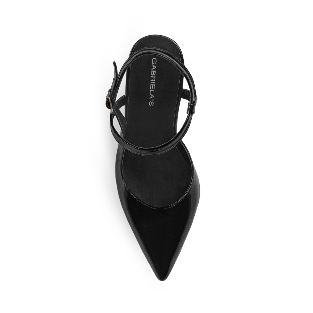 Vista superior de zapatilla negra puntal para mujer