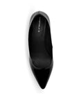 Vista superior de zapatilla tipo stiletto para mujer en color negro charol