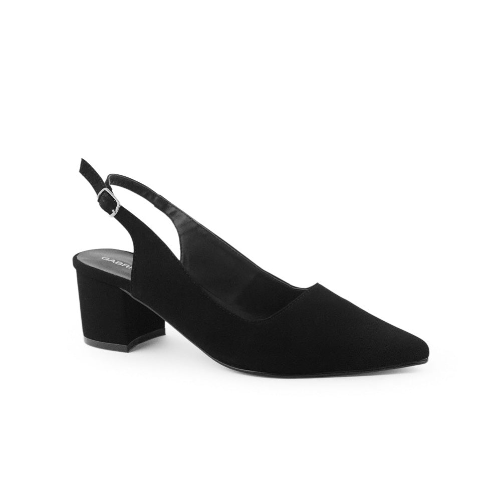 Vista diagonal de zapatilla negra en acabado buck puntal destalonada de tacón 6cm