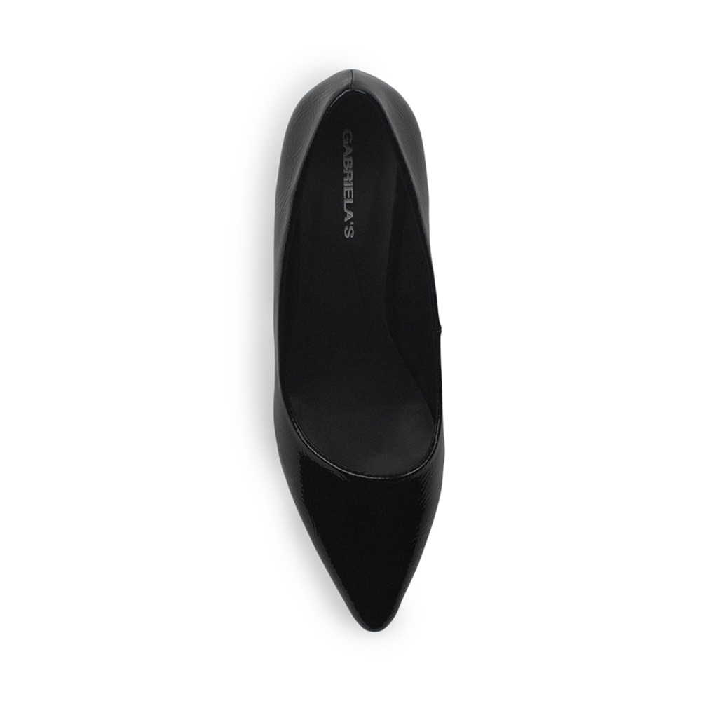 Vista superior de zapatilla tipo stiletto para mujer en color negro charol arrugado