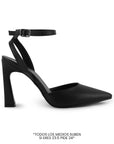 Vista lateral de zapatilla negra con pulsera y tacón medio de 10cm