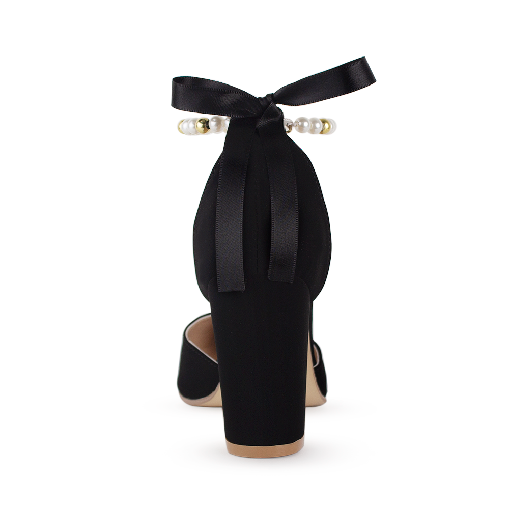 Vista trasera de zapatilla negra para mujer con tacon y moño de liston 