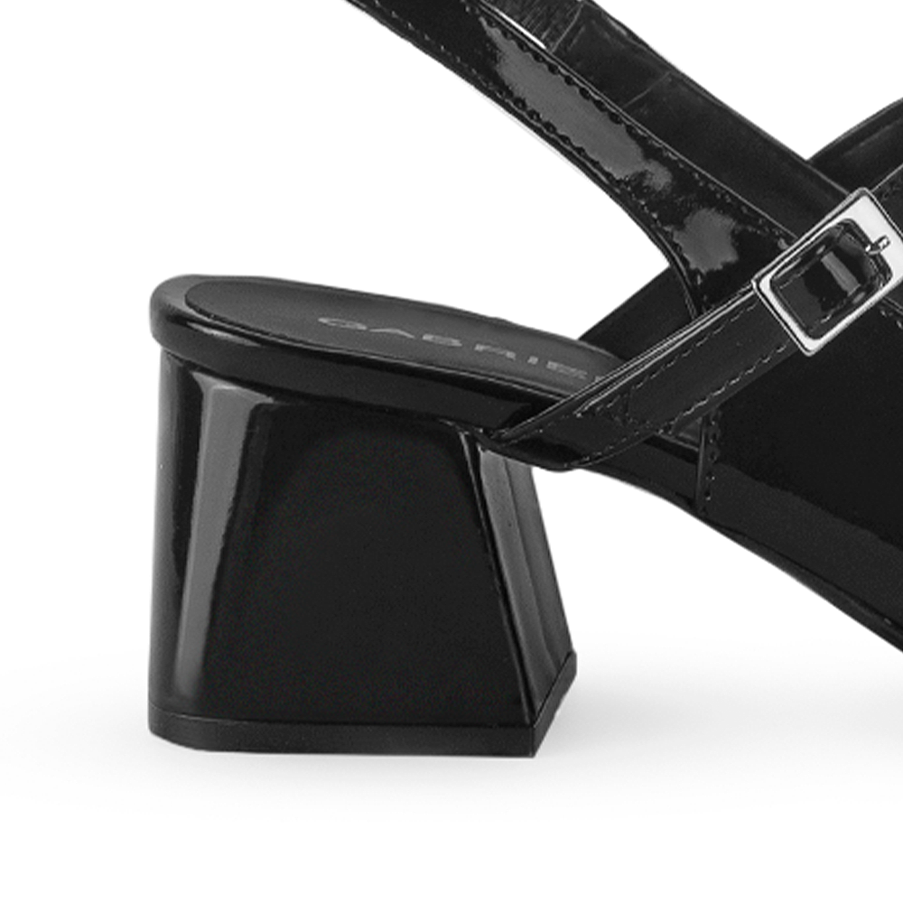 Vista trasera de tacón escultural de 5cm en zapatilla negra para mujer 