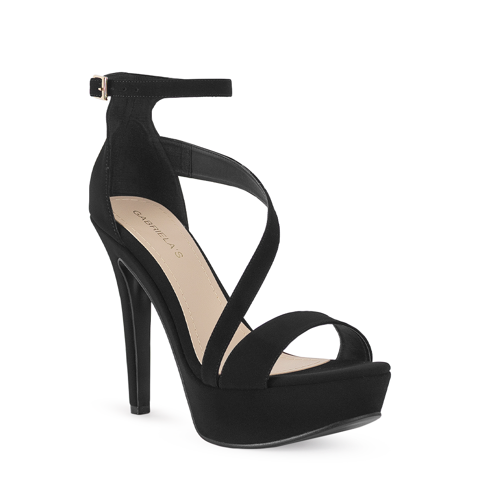 Vista diagonal de zapatilla para mujer color negro con tira cruzada
