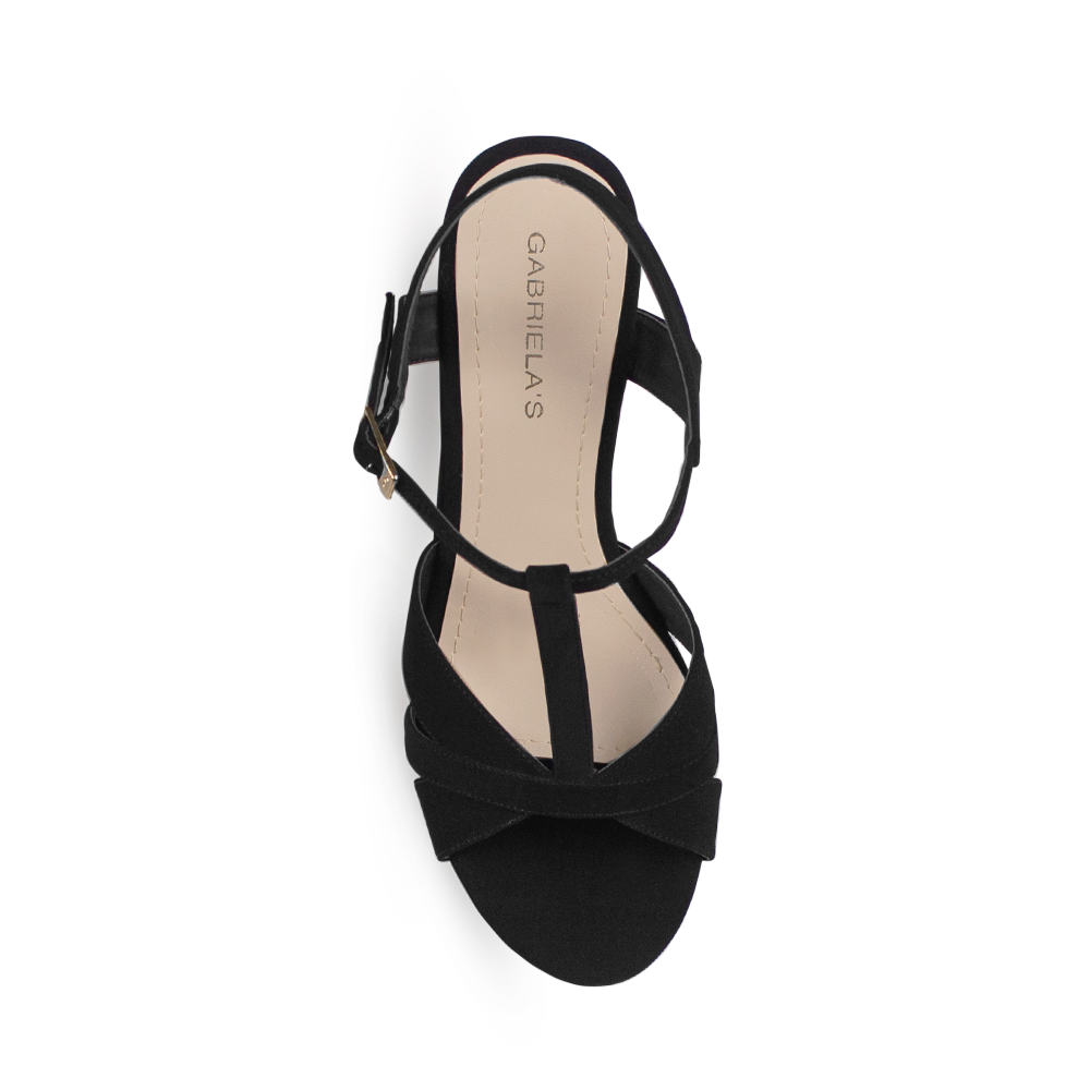 Vista superior de zapatilla negra para mujer con pulsera