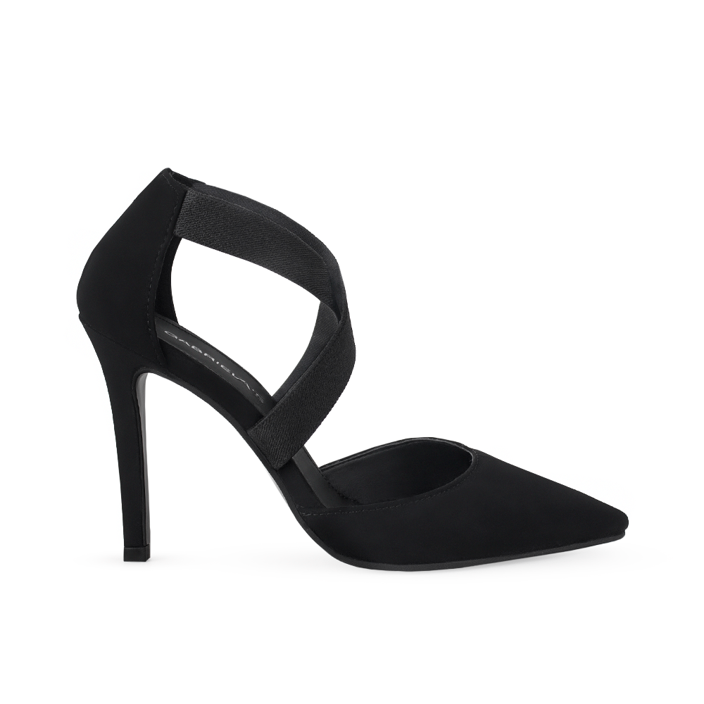 Vista lateral de zapatilla negra buck con tacon delgado para mujer