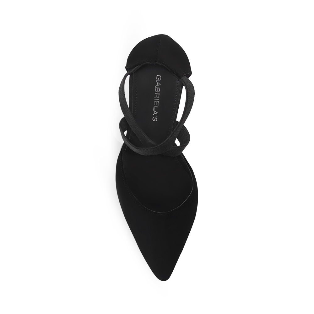 vista superior de zapatilla negra buck para mujer con tiras cruzadas de elastico