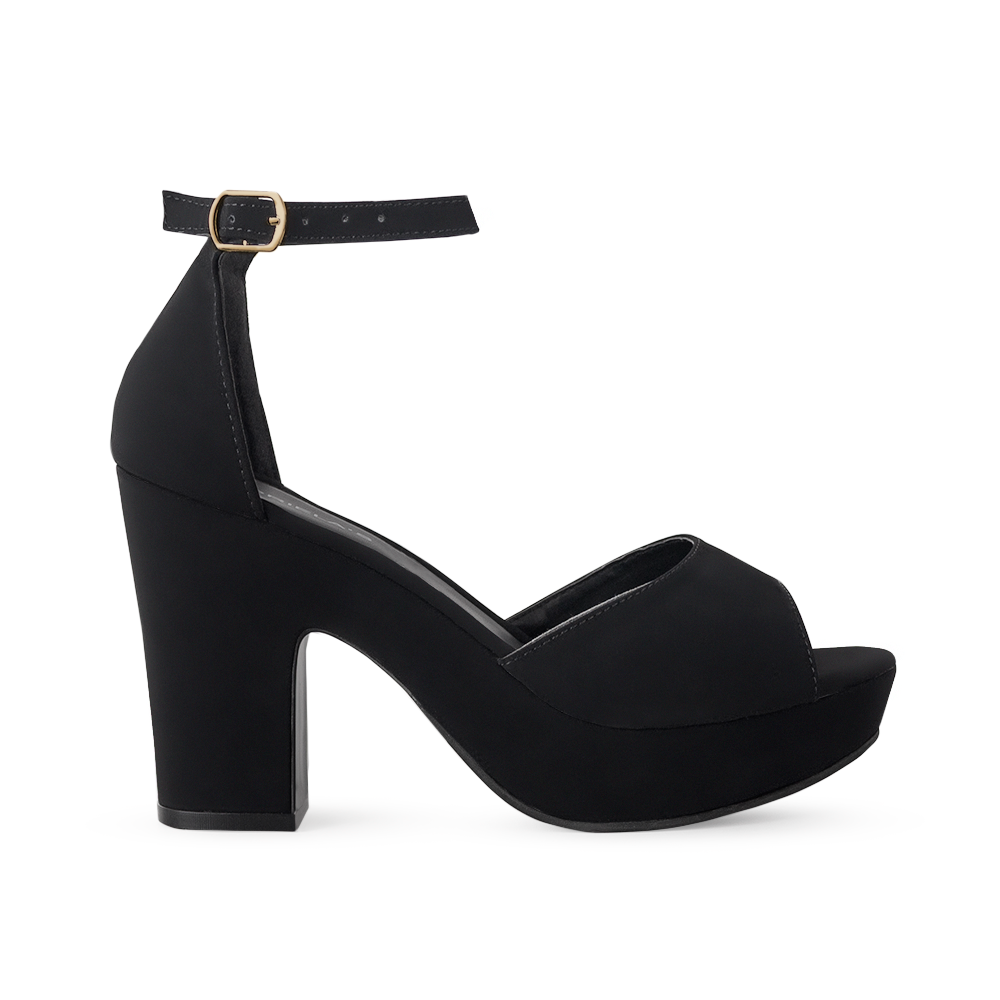 Vista lateral de zapatilla para mujer en color negro en acabado buck con pulsera y tacón ancho de 10cm