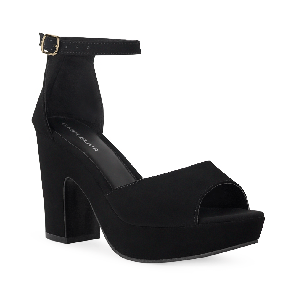 Vista diagonal de zapatilla para mujer con pulsera y tacón ancho en color negro buck
