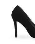 Vista trasera de zapatilla negra de acabado buck con tacón delgado de 10cm.