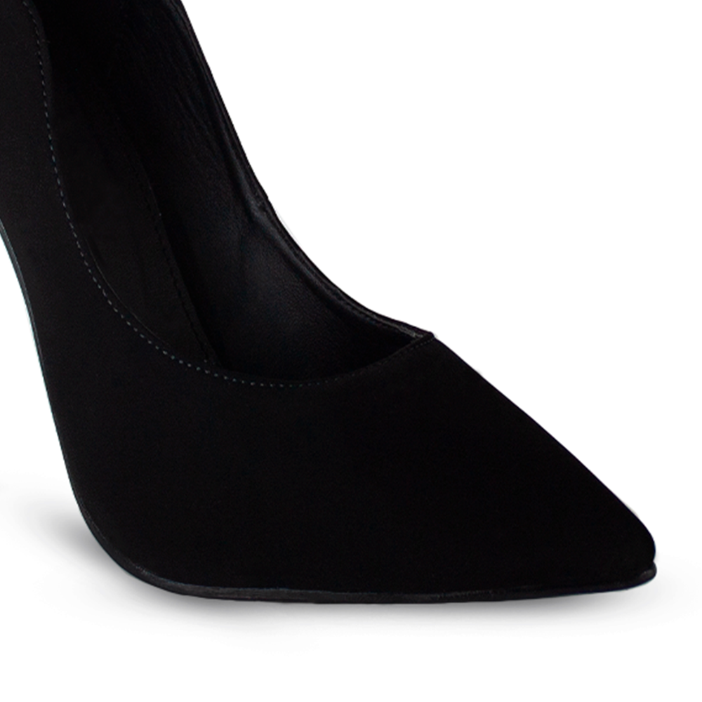 Vista de material buck en zapatilla para mujer con tacón de 10cm en color negro