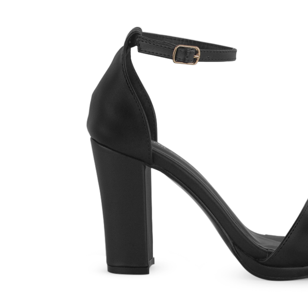 Vista trasera de zapatilla para mujer color negro acabado cabra sintético con pulsera y tacón medio de 10cm