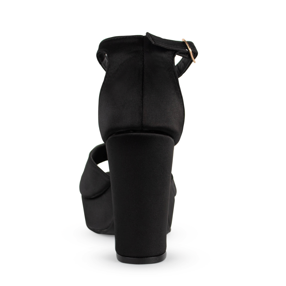 Vista trasera de tacón ancho de 10cm en zapatilla para mujer color negro shantung