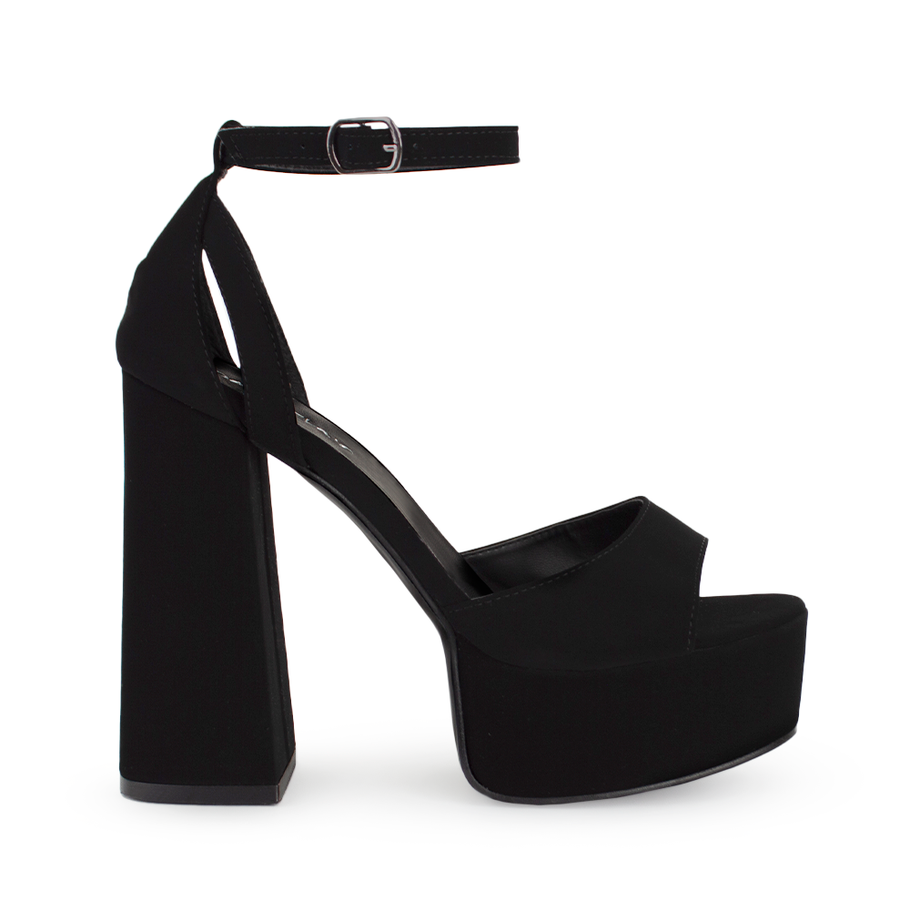 Vista lateral de zapatilla negra para mujer con pulsera y tacón alto 13cm