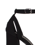 Vista a detalle de zapatilla para mujer con pulsera y tacón alto 13cm en color negro