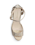 Vista superior de zapatilla con pulsera y tacón 13cm en color oro