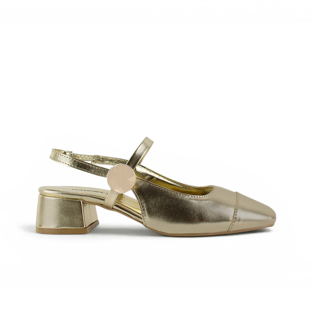 vista lateral de zapatillas oro para mujer con tacon cuadrado