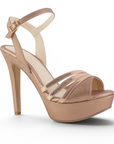 vista diagonal de zapatillas oro rosa de dama con plataforma