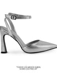 Vista lateral de zapatilla plata con pulsera y tacón medio de 10cm