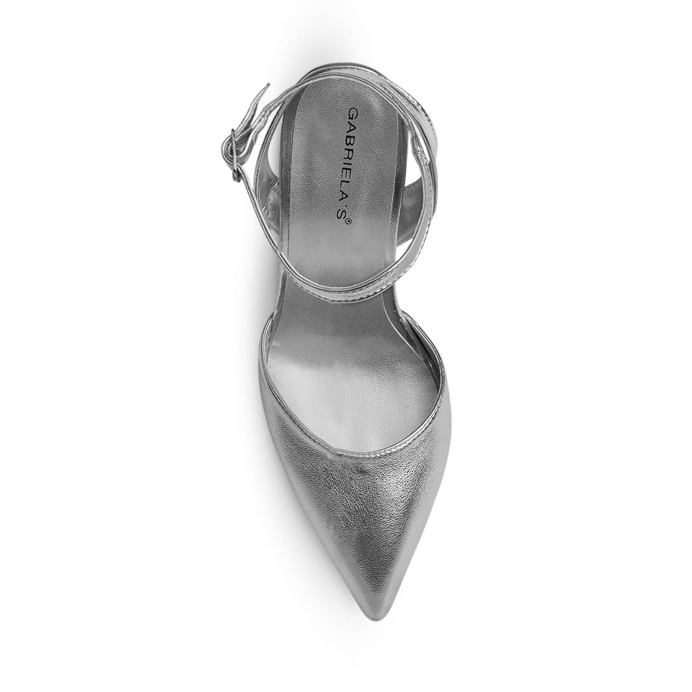 Vista superior de zapatilla plata con pulsera para mujer puntal