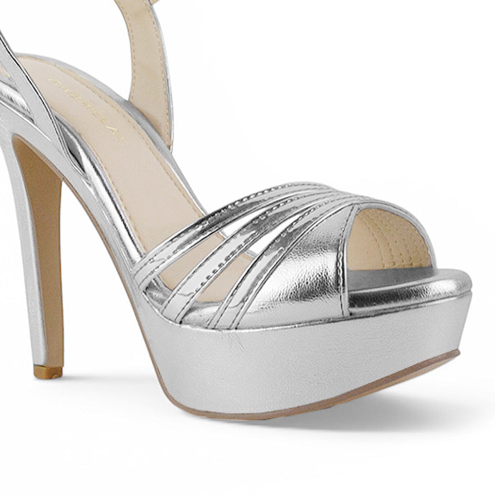 vista del material sintético en zapatillas plata de dama  