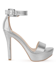 Vista lateral de zapatilla color plata para mujer con tacon alto
