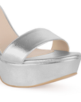 Vista de material sintetico de zapatilla color plata para mujer