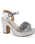 Vista diagonal de zapatilla para mujer con pulsera y tacón 10cm