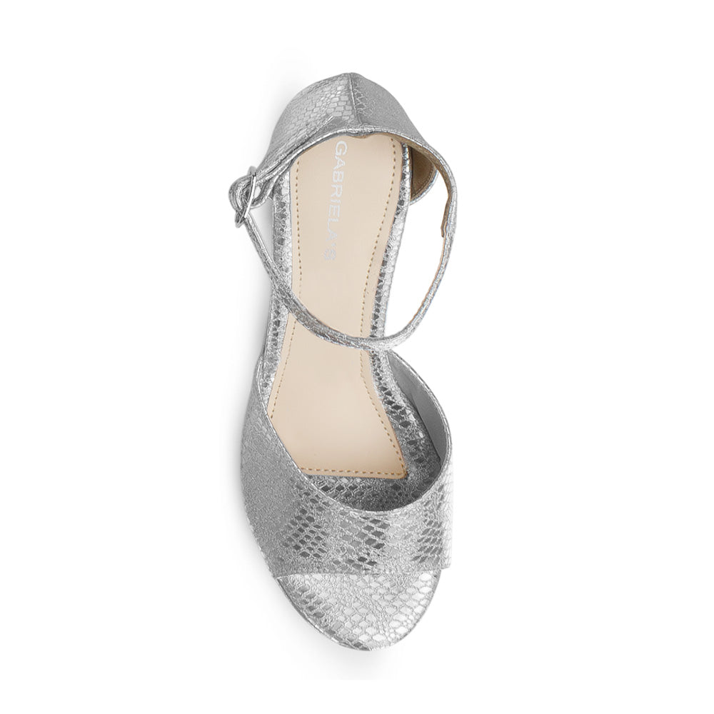 Vista superior de zapatilla plata para mujer con pulsera
