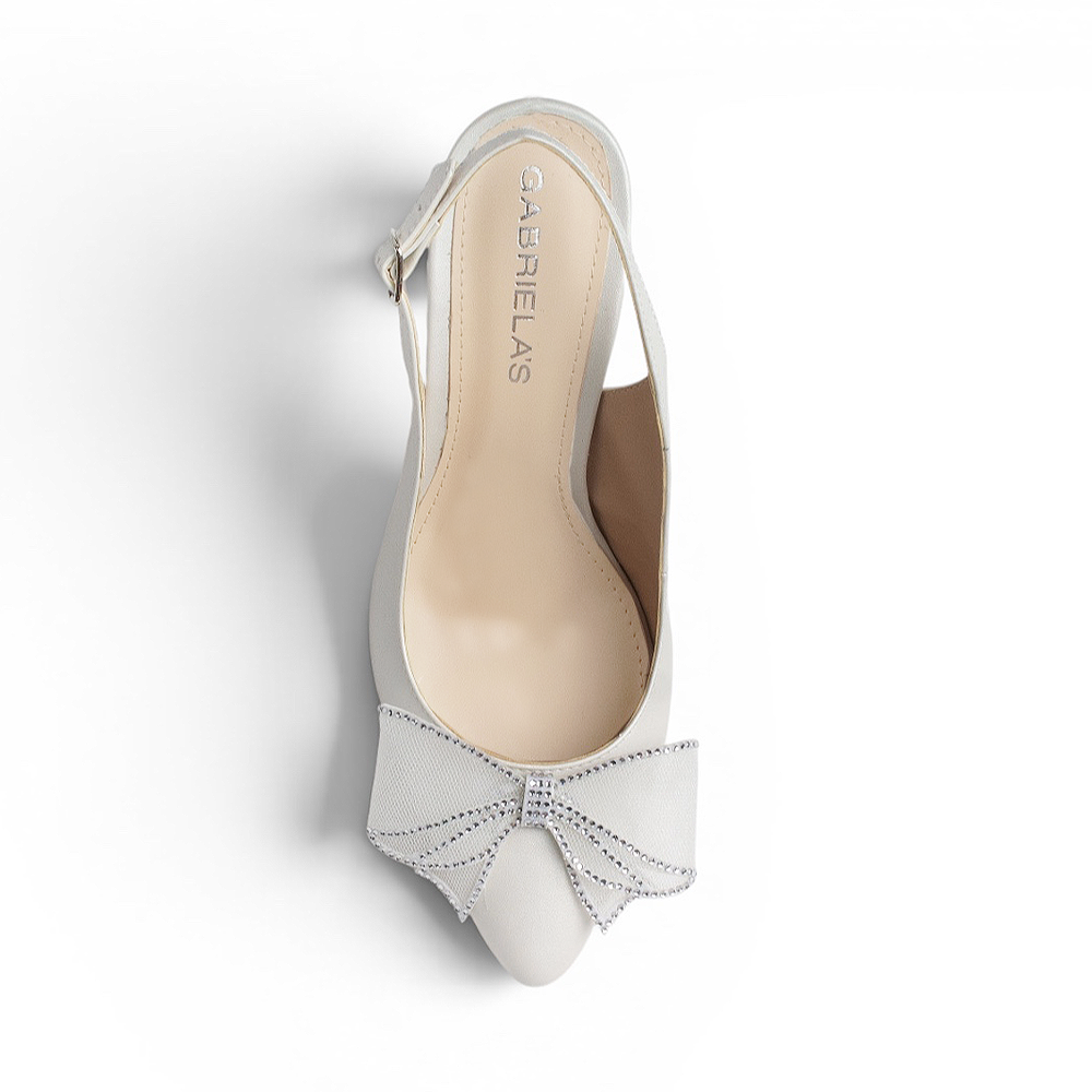 Vista superior de zapatillas beige con moño de tacon para mujer 