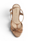 vista superior de zapatilla oro rosado con pulsera y tiras de mujer